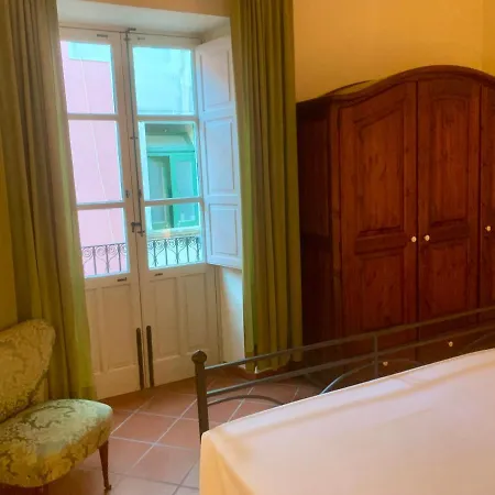 Casa Urbano Villa *